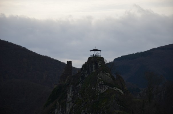 Noch ein Blick zurück: Aussichtspunkt Burg Are © entdecker-greise.de