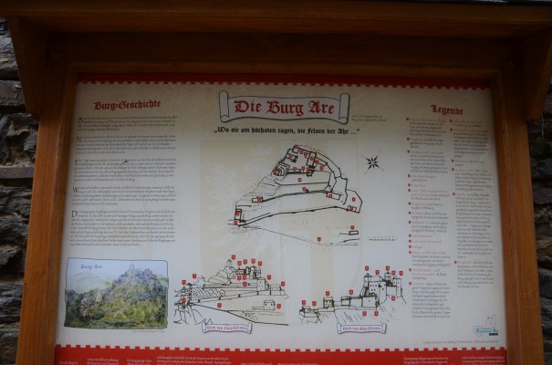 Die Geschichtstafel der Burg Are klärt auf! © entdecker-greise.de