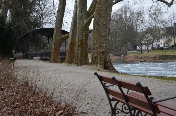 Gemütliche Bänke  laden im Kurpark zum entschleunigen und entspannen ein. ©entdecker-greise.de