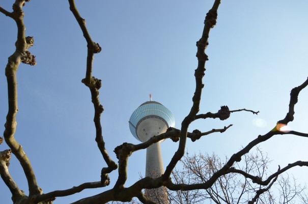 Der Rheinturm von Düsseldorf, mit Lokal in Schwindel erregender Höhe ©entdecker-greise.de