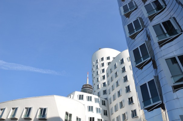 Die -krummen Häuser- am Düsseldorfer Hafenbecken ©entdecker-greise.de