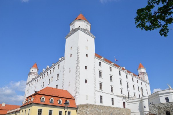 Die Höhenburg Bratislava als ersten Anlauf- und Orientierungspunkt. ©entdecker-greise.de
