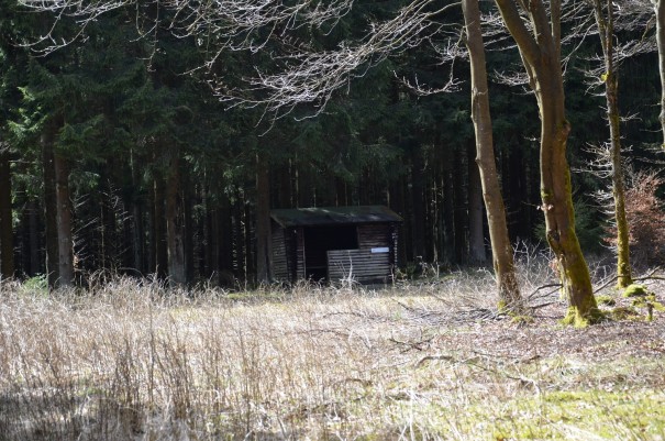 Eine Schutzhütte auf der Narzissenroute ©entdecker-greise.de