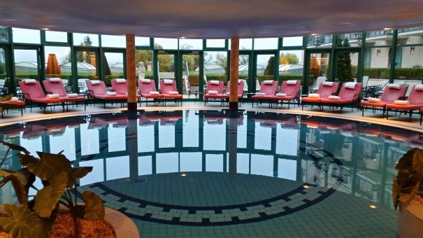 Ein Teilausschnitt des wunderschönen Wellness-Bereichs des Victor`s Residenz Hotels Schloss Berg, der selbst mich schon vor dem Frühstück in den Pool gelockt hat ;-) ©entdecker-gr